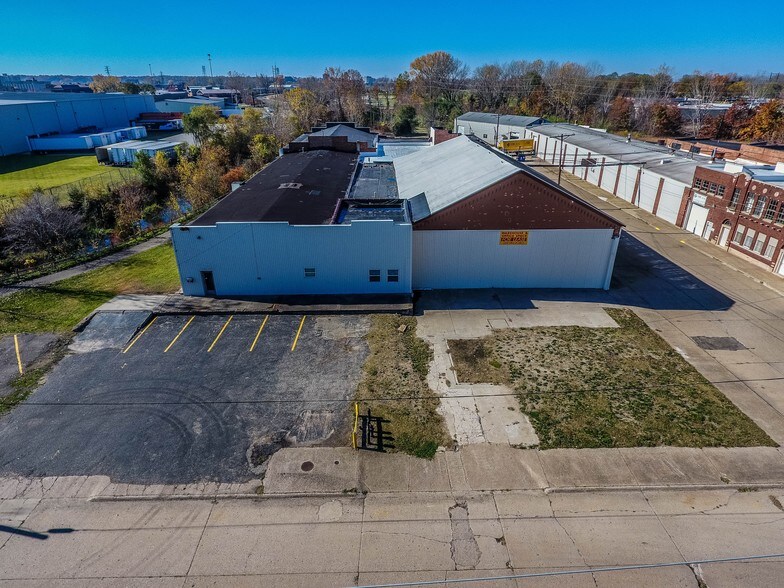 More Photos Of 331 Miller St, Benton Harbor Warehouse For Lease