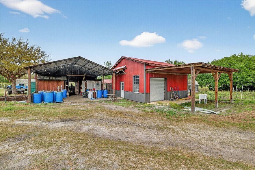 More Photos Of 26921 Bloomfield Ave, Yalaha General Retail For Sale