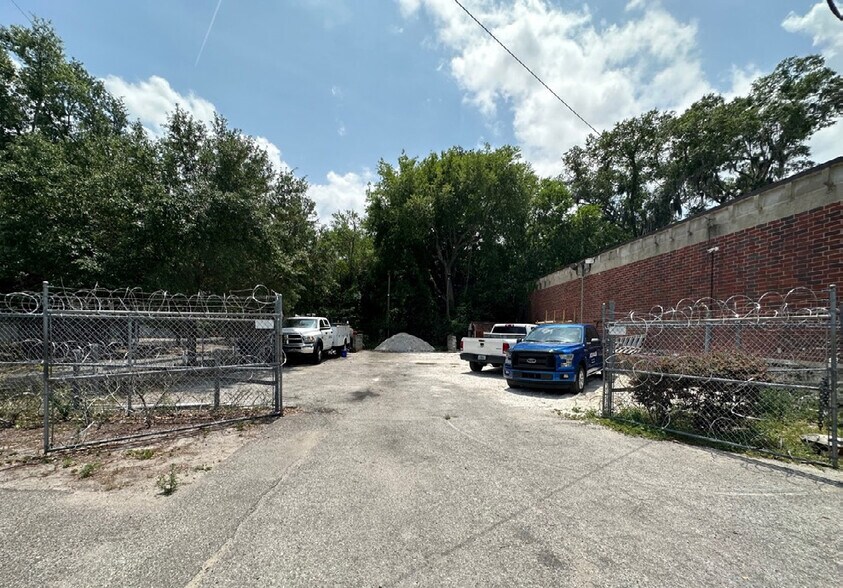 More Photos Of 2406-2410 Harper St, Jacksonville Warehouse For Sale