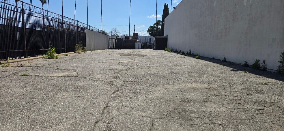 More Photos Of 1716 E 21st St, Los Angeles Manufacturing For Lease