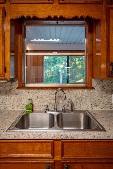 More Photos Of 1213 Lakeland Loop, Hilltop Lakes Specialty For Sale