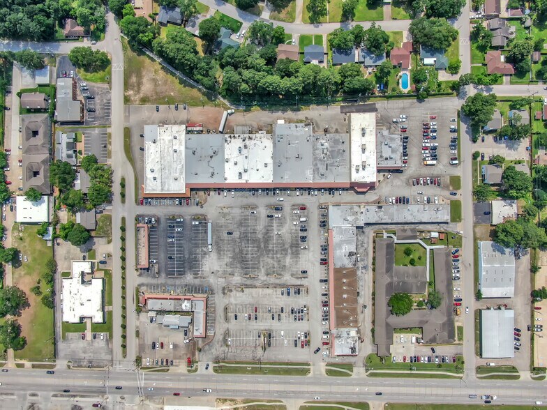 More Photos Of 2001-2017 Frazier St, Conroe Unknown For Sale