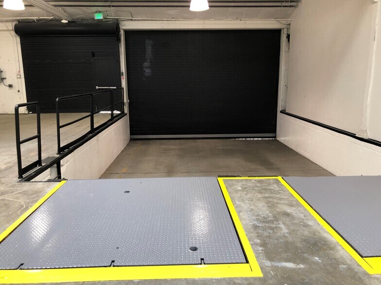 More Photos Of 2102 Dennison St, Oakland Flex For Lease