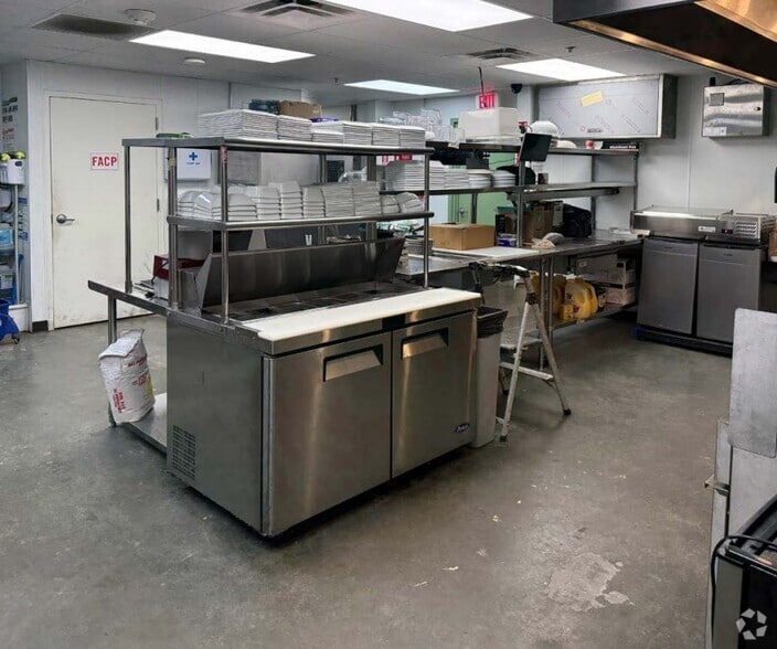 More Photos Of 10701 Menchaca Rd, Austin Restaurant For Lease