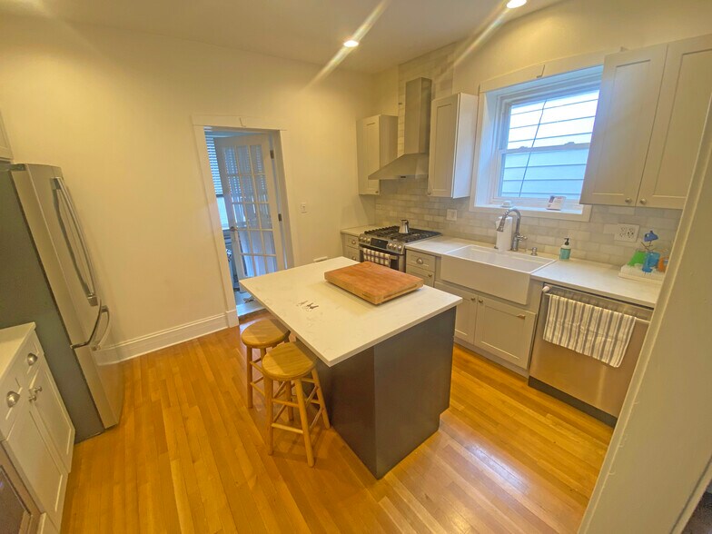 More Photos Of 2754 W Giddings St, Chicago Apartments For Sale