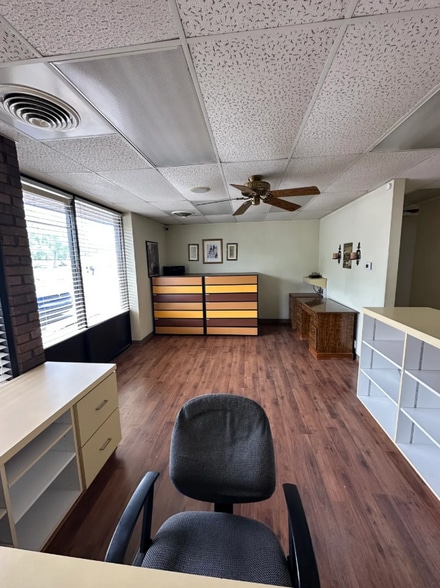 More Photos Of 409 N Wisconsin St, Hobart Office For Sale