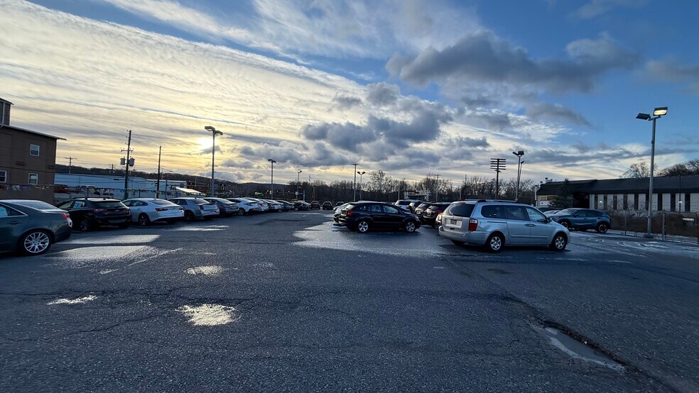 More Photos Of 124 3rd St, Allentown Auto Dealership For Lease