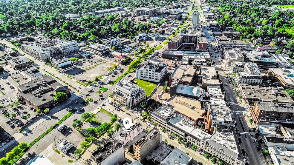 More Photos Of 361 E Maple Rd, Birmingham Storefront Retail Office For Lease