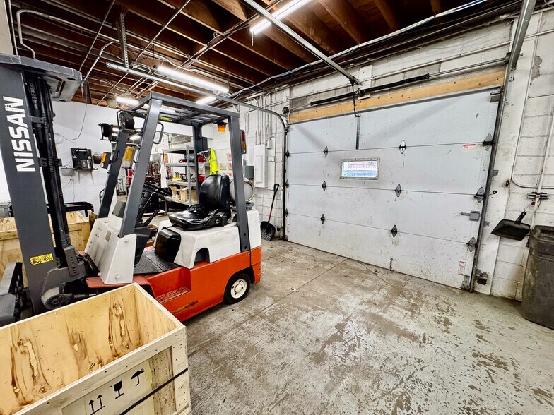 More Photos Of 1050 Triplett Blvd, Akron Warehouse For Sale