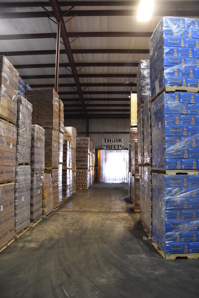 More Photos Of 100 N Church St, Palestine Distribution For Lease