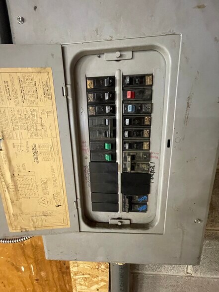 More Photos Of 9107 Industry Dr, Manassas Park Warehouse For Lease