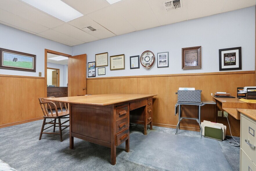 More Photos Of 115 N Jefferson Ave, Elk City Office For Sale