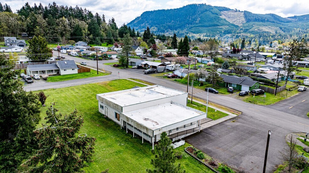 More Photos Of 107 E 3rd St, Lowell Flex For Sale