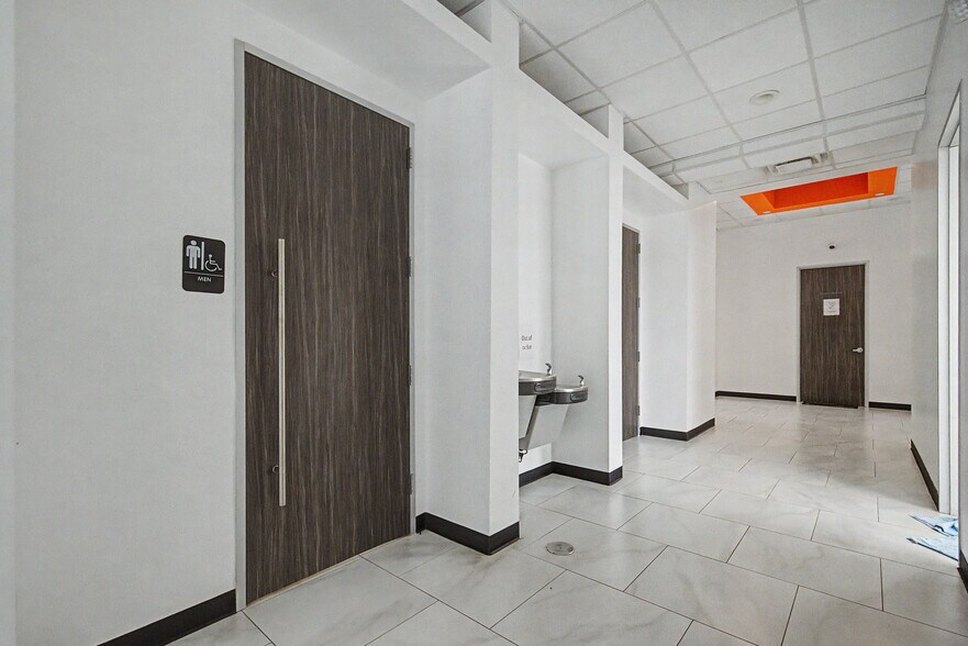 More Photos Of 6915 Antoine Dr, Houston Flex For Lease