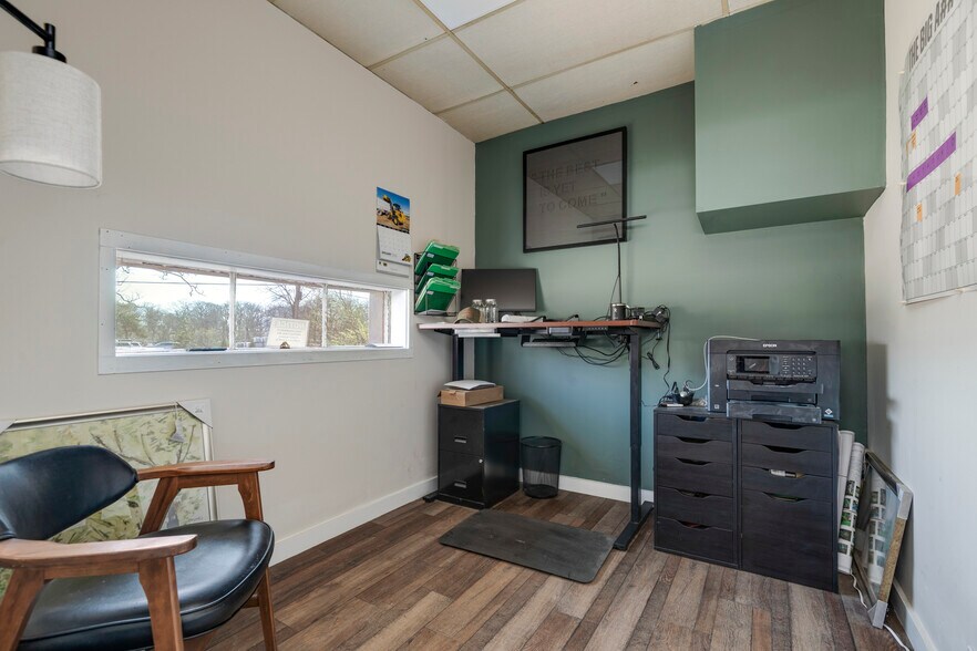 More Photos Of 807 S Fillmore Ave, Kirkwood Self Storage For Lease