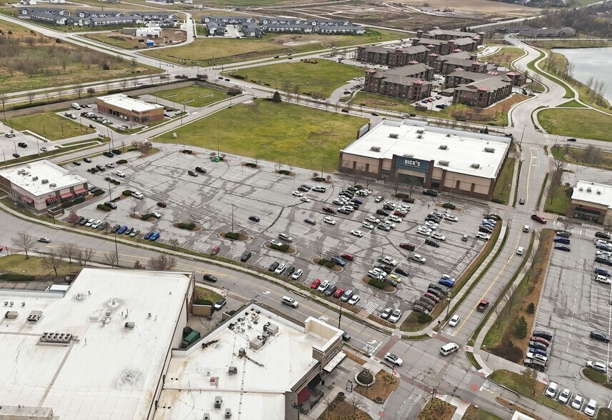 Primary Photo Of Hwy 370 & 72nd - Shadow Lake Town Center - Pad 13, Papillion Land For Sale