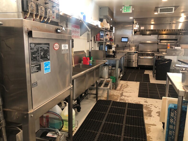 More Photos Of 12210 Venice Blvd, Los Angeles Storefront For Lease