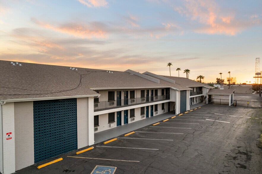 More Photos Of 4021 N 27th Ave, Phoenix Hotel For Sale