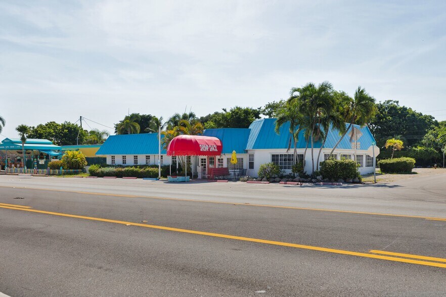 More Photos Of 81901 Overseas Hwy, Islamorada Restaurant For Sale