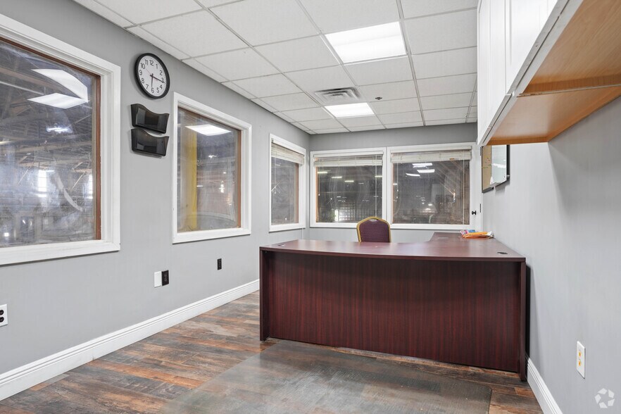 More Photos Of 105 Scr 25, Taylorsville Manufacturing For Sale