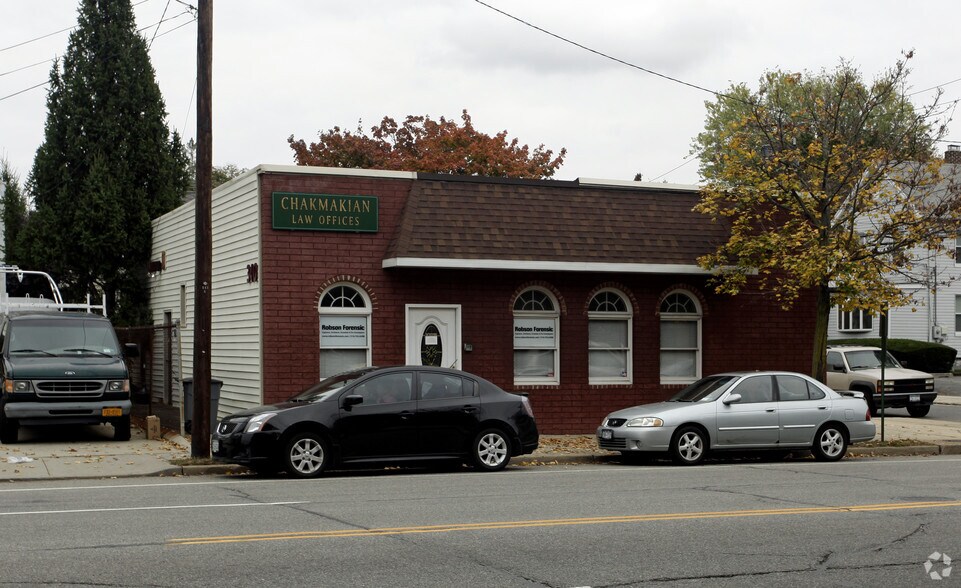 More Photos Of 340 Willis Ave, Mineola Office For Lease