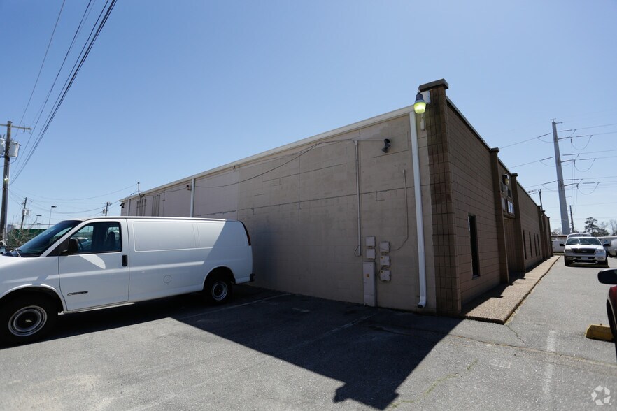 More Photos Of 5032 Southern Blvd, Virginia Beach Flex For Lease