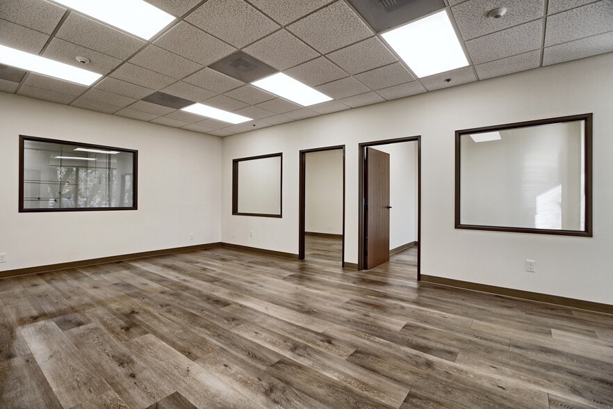 More Photos Of 4483 McGrath St, Ventura Service For Lease