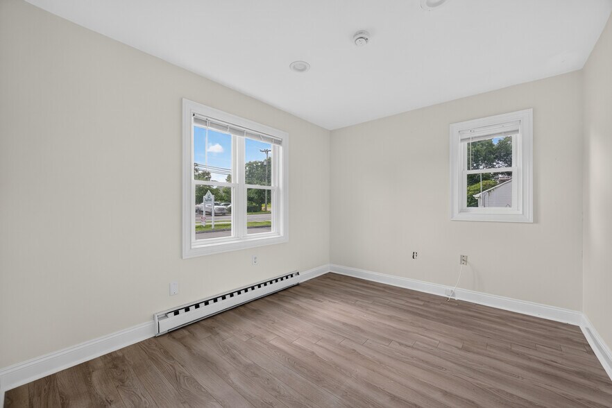 More Photos Of 25 Chesterfield Rd, East Lyme Office For Sale