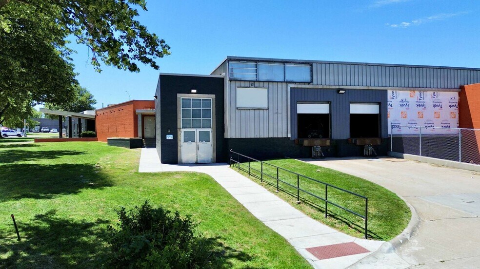 More Photos Of 2200 S 24th St, Omaha Warehouse For Sale