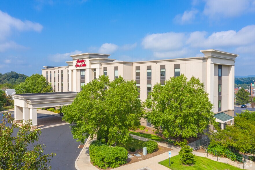 More Photos Of 380 E Main St, Ephrata Hotel For Sale