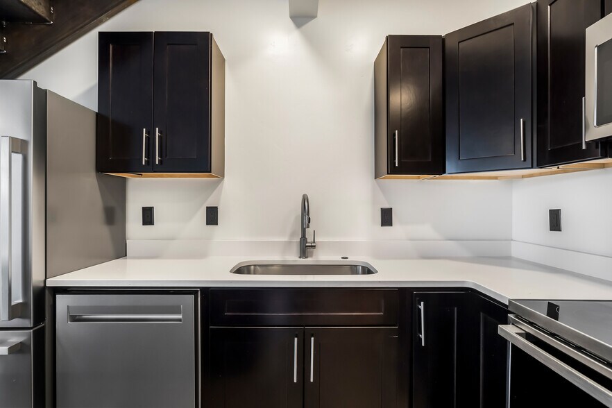 More Photos Of 1441-1461 NW 4th St, Redmond Apartments For Sale