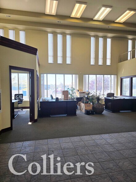 More Photos Of 1715 Pole Line Rd E, Twin Falls General Retail For Sale