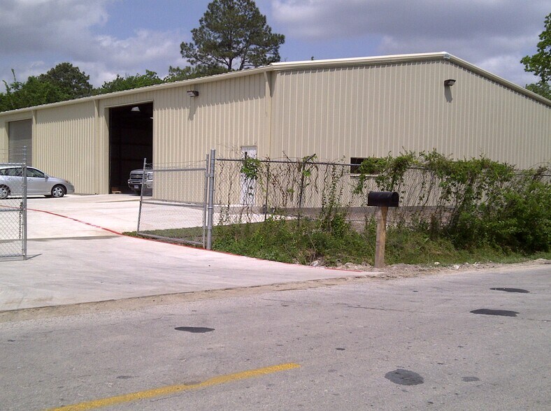 Primary Photo Of 11455 Brooklyn St, Houston Warehouse For Lease