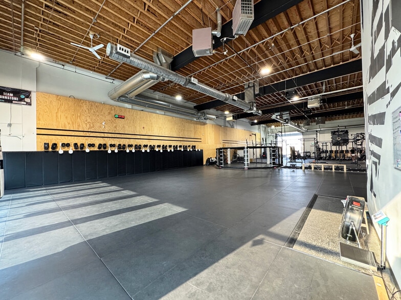 More Photos Of 333 28th St NE, Calgary Warehouse For Sale