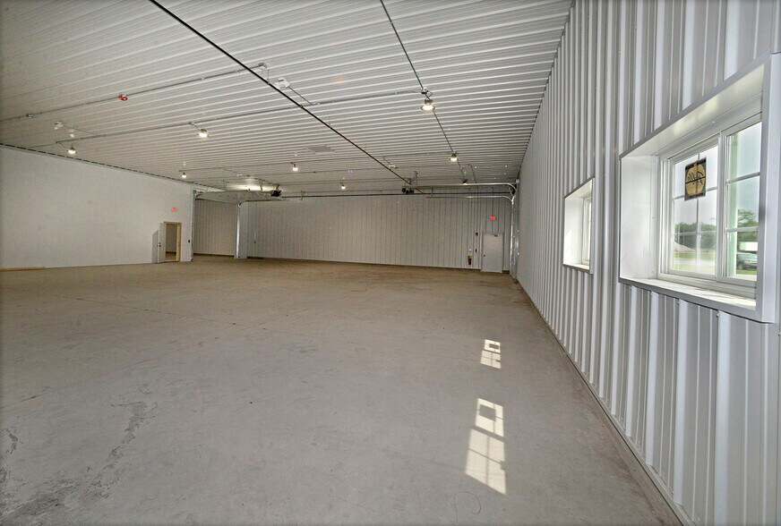 More Photos Of 1530 Titanium Dr, Ottawa Showroom For Lease