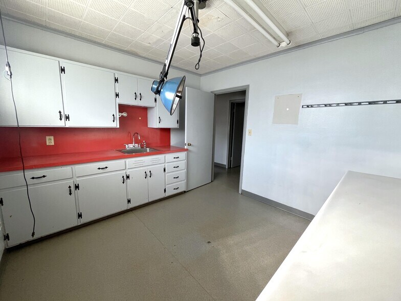 More Photos Of 1011 Washington st, Chillicothe Office For Sale