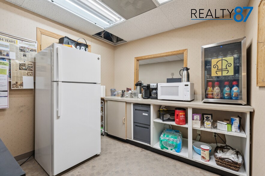 More Photos Of 724 3rd Ave SE, Cedar Rapids Freestanding For Lease