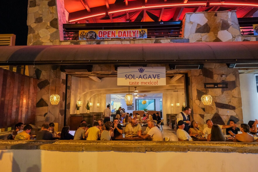 More Photos Of 262 S Palm Canyon Dr, Palm Springs Restaurant For Sale