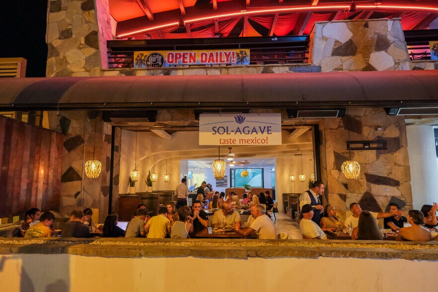 More Photos Of 262 S Palm Canyon Dr, Palm Springs Restaurant For Sale