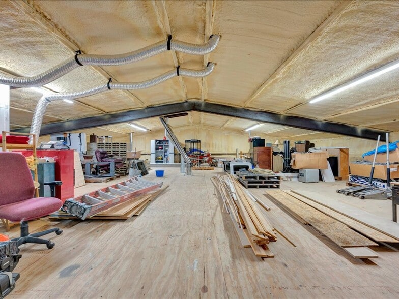 More Photos Of 9343 S US Highway 69, Huntington Showroom For Sale