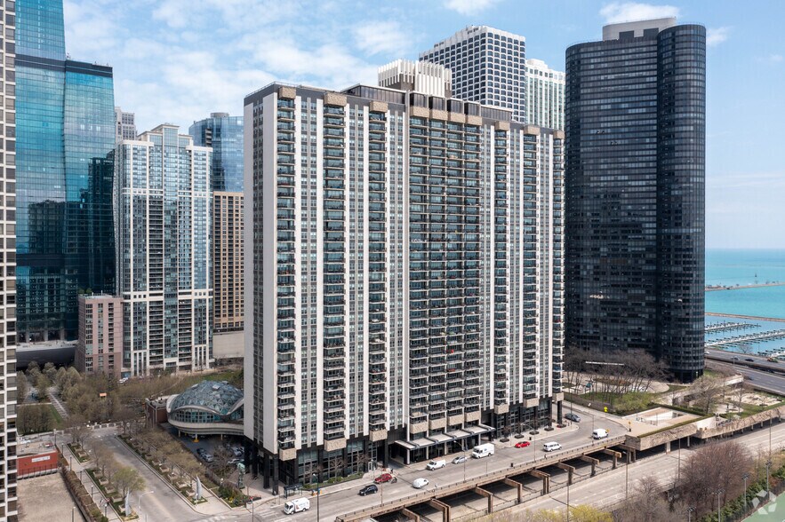 More Photos Of 400 E Randolph St, Chicago Multifamily For Sale