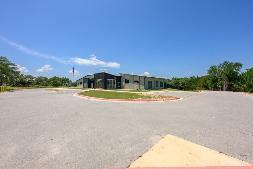 More Photos Of 1410 Live Oak Rd, Leander Showroom For Sale