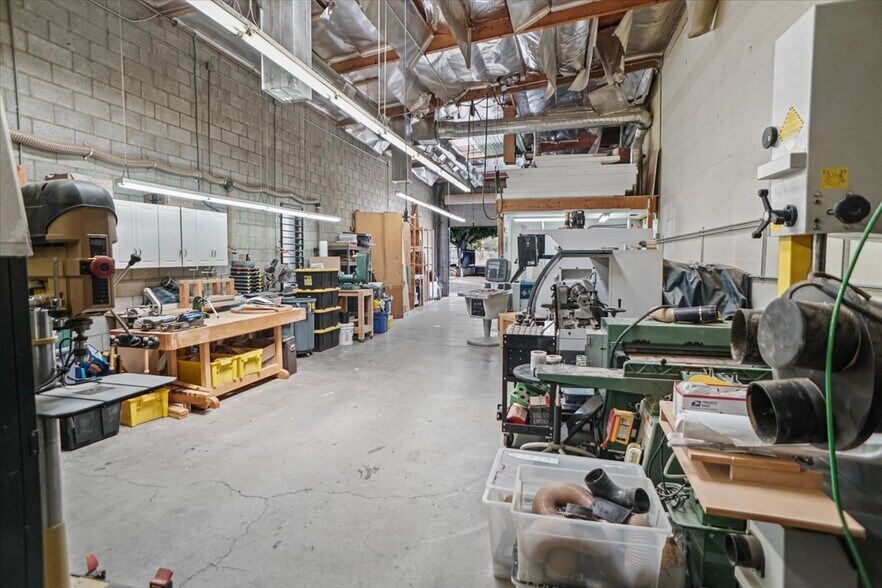 More Photos Of 12734 Branford St, Pacoima Warehouse For Lease