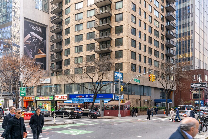 More Photos Of 1721 Broadway, New York Apartments For Lease