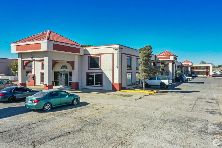 Primary Photo Of 3023 E Hwy 80, Odessa Hotel For Sale