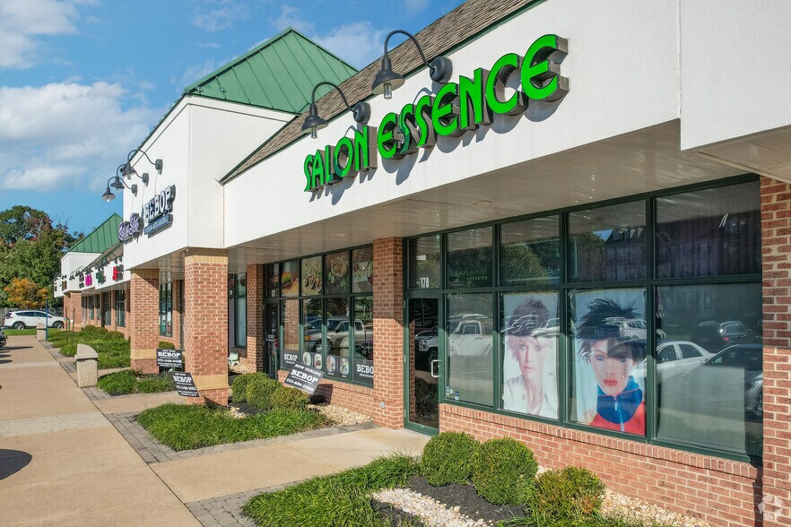 More Photos Of 20630 Ashburn Rd, Ashburn General Retail For Sale