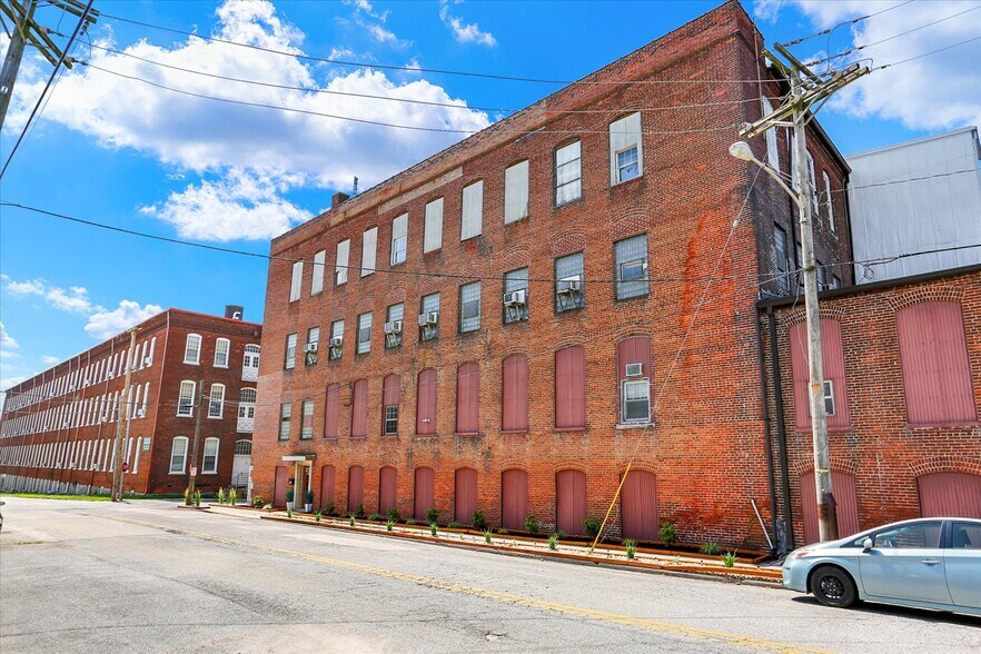 More Photos Of 701 E Hay St, York Warehouse For Lease