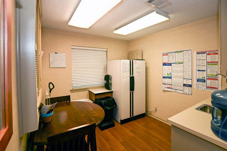 More Photos Of 2700 Brown Trl, Bedford Office For Sale