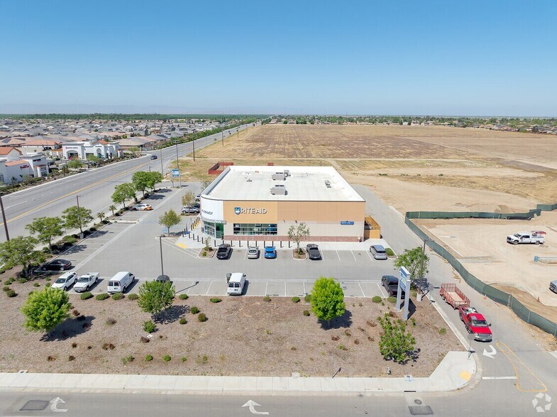 More Photos Of 9700 Panama Ln, Bakersfield Freestanding For Lease