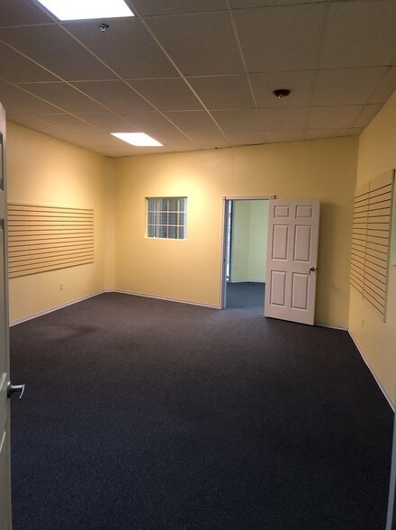 More Photos Of 5601 W Clearwater Ave, Kennewick General Retail For Lease